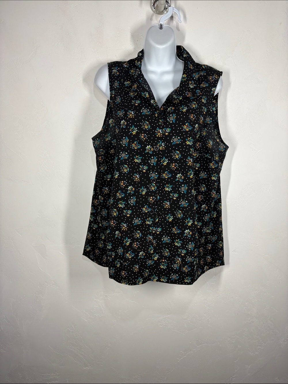 Cabi Sleeveless Black Floral Button-Front Top size large